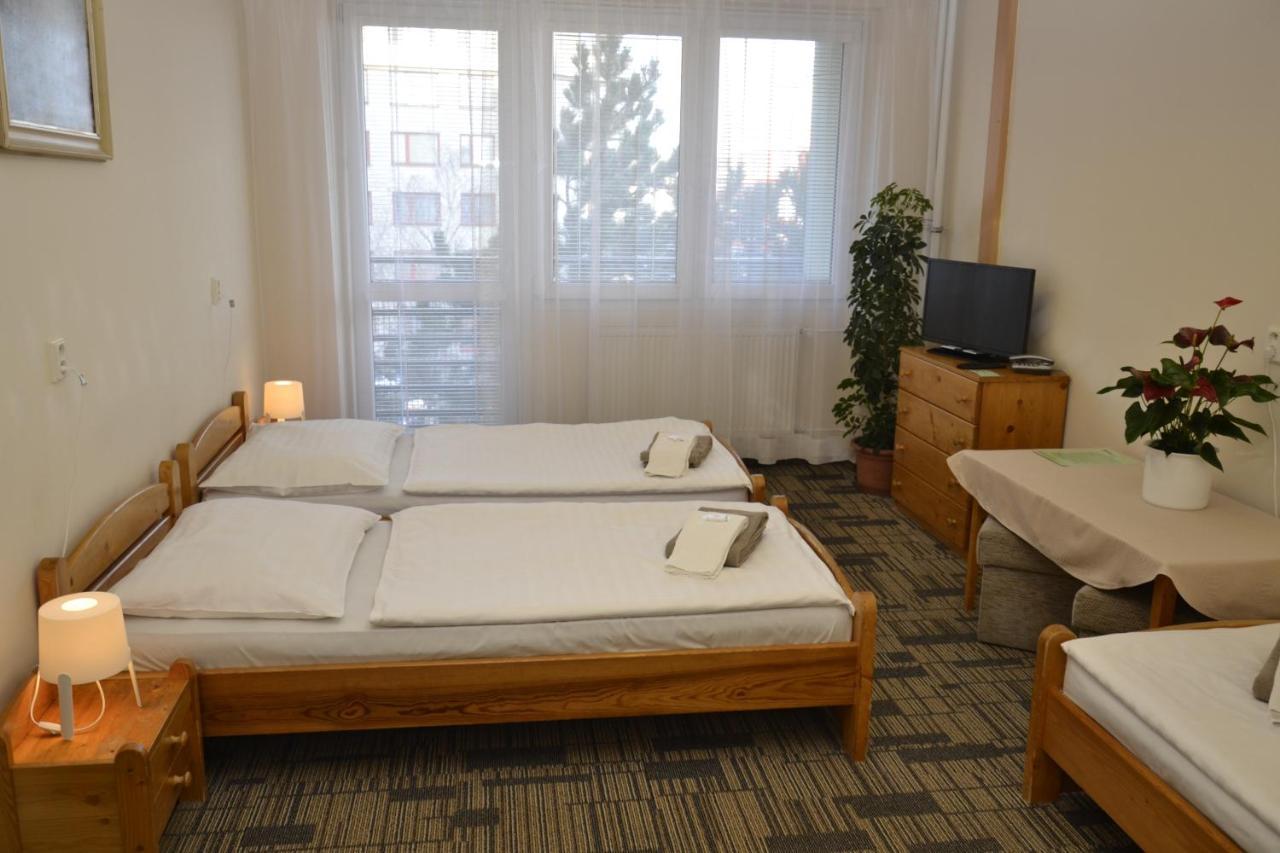 Volha Hostel Praag Buitenkant foto